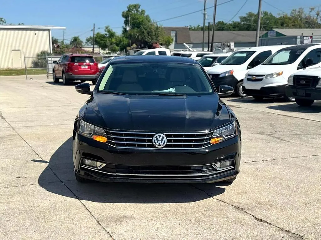 2016 Volkswagen Passat SE image 1