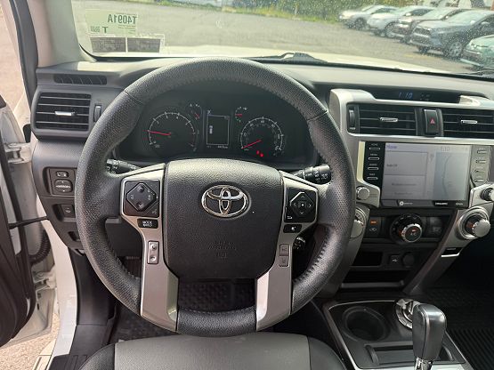 2020 Toyota 4Runner SR5 4WD photo 2