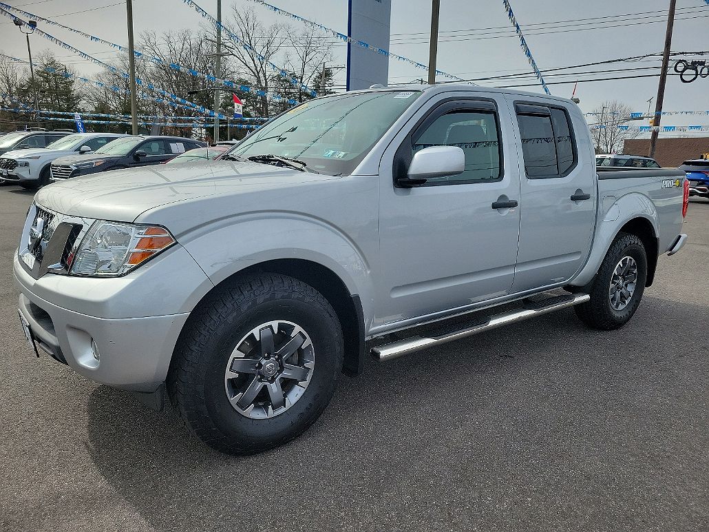2018 Nissan Frontier PRO-4X image 2