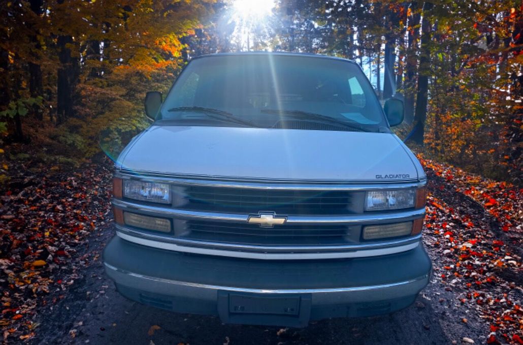 1996 Chevrolet Express 1500 image 1