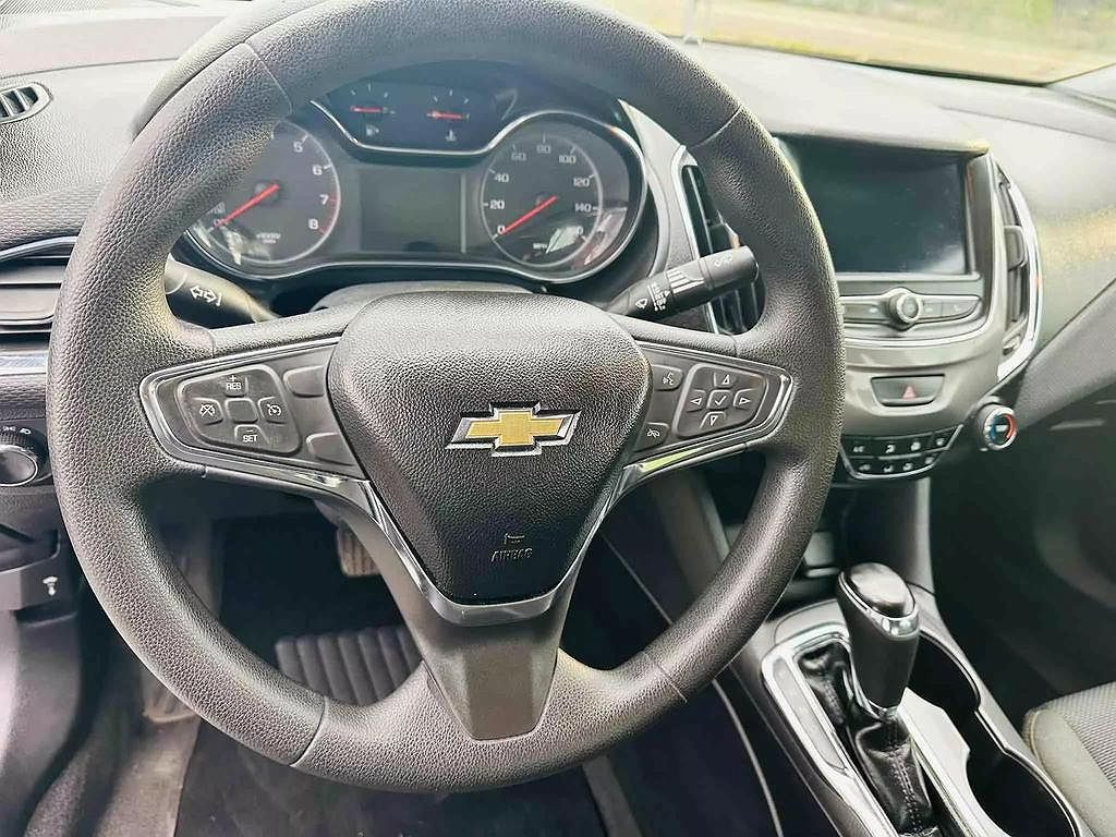 2019 Chevrolet Cruze LS image 5