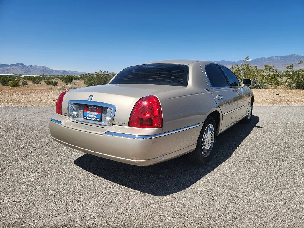 2008 Lincoln Town Car Signature Limited image 4