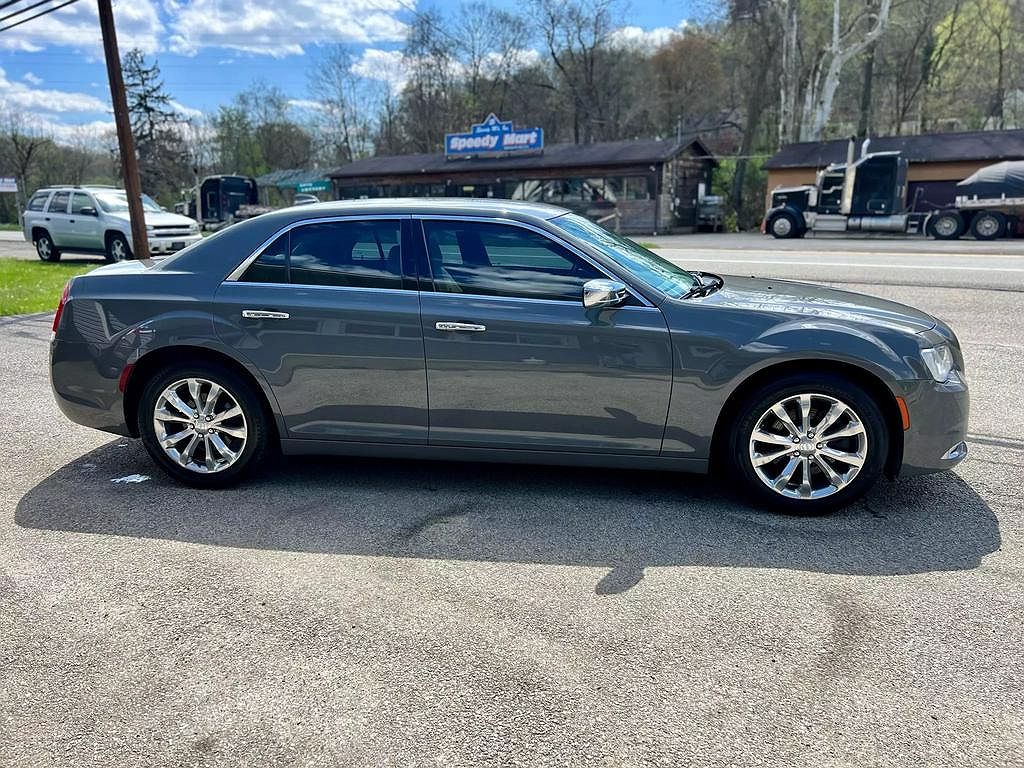 2018 Chrysler 300 Limited Edition image 4