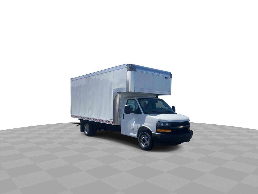 2023 Chevrolet Express 4500 image 1