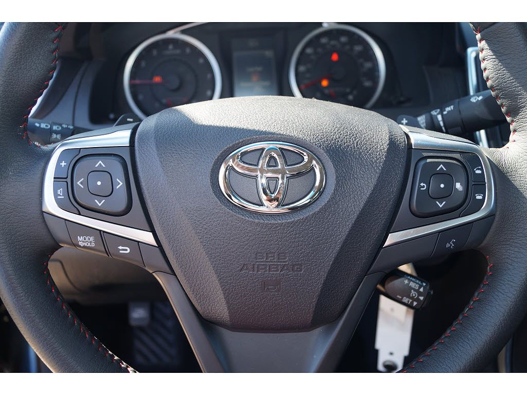 2017 Toyota Camry SE image 8