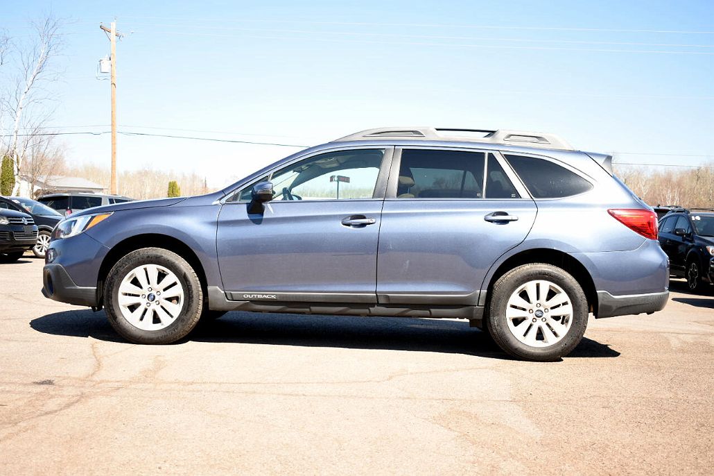 2015 Subaru Outback 2.5i image 1