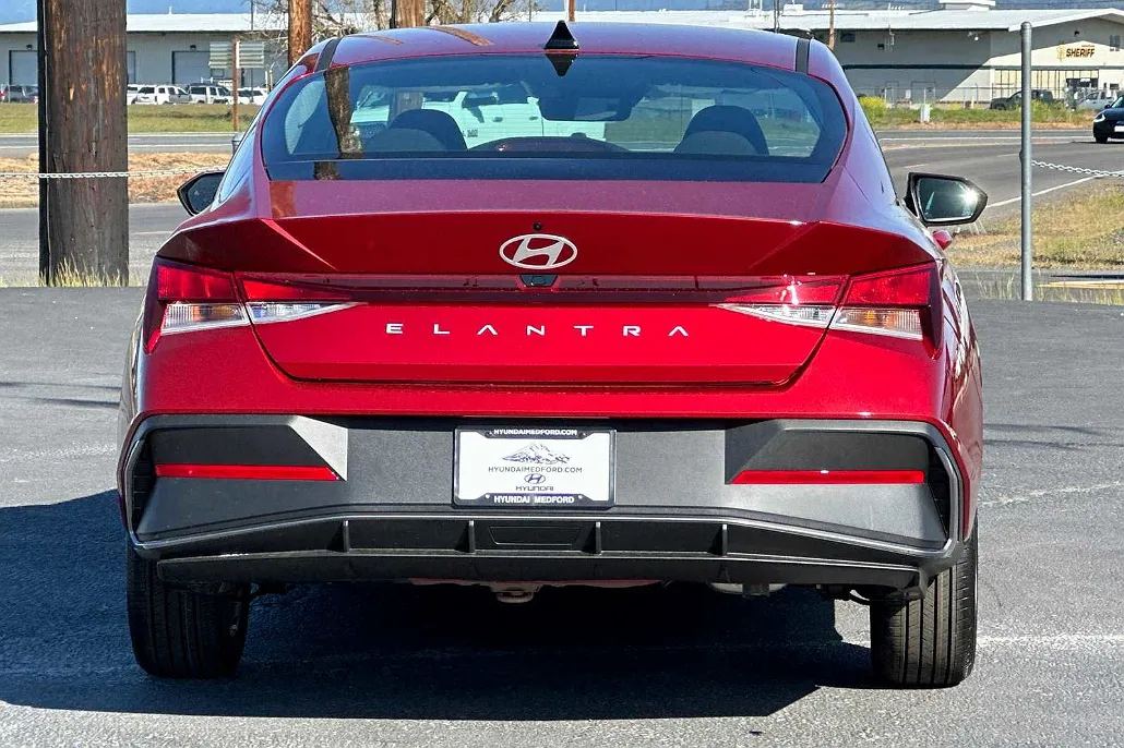 2024 Hyundai Elantra SEL image 4