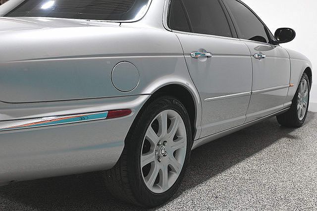 2004 Jaguar XJ null image 5