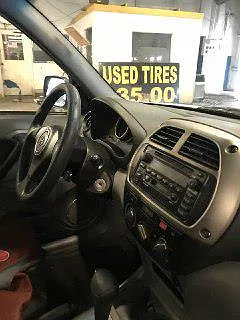 2002 Toyota RAV4 Base image 1