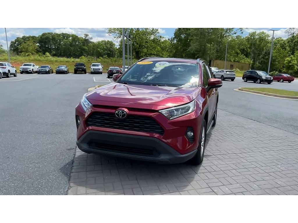 2019 Toyota RAV4 XLE image 3