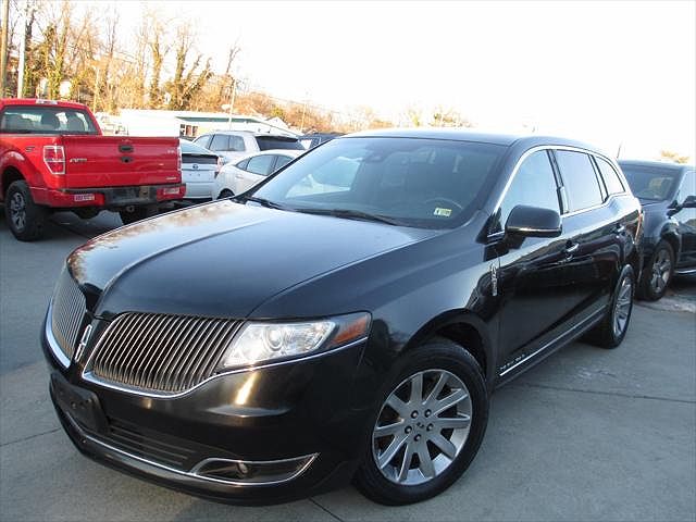 2013 Lincoln MKT Livery image 0