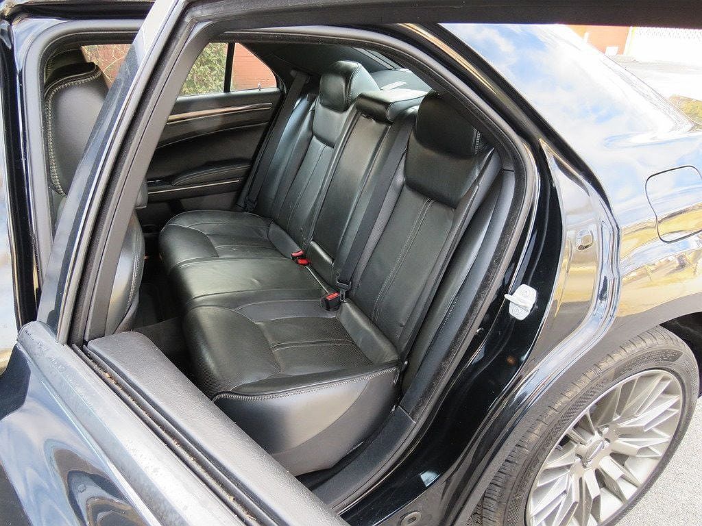 2014 Chrysler 300 C image 5