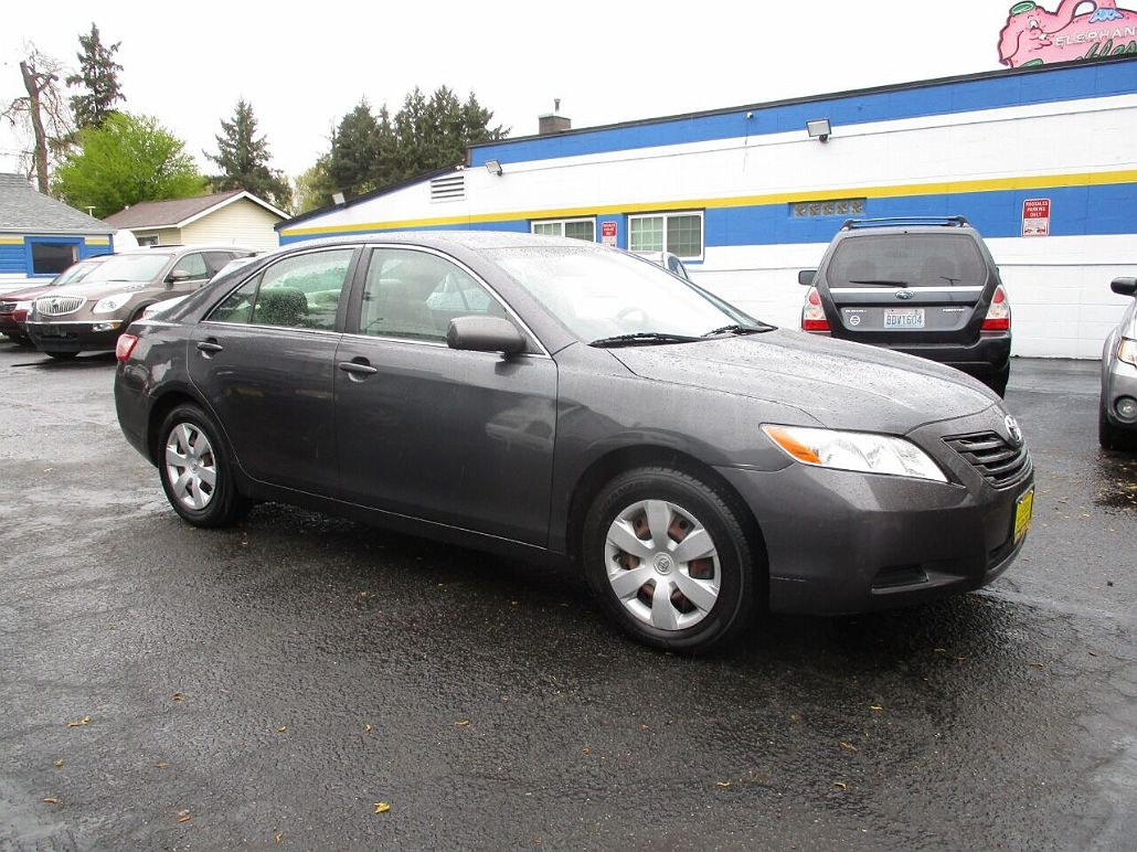 2009 Toyota Camry LE image 2