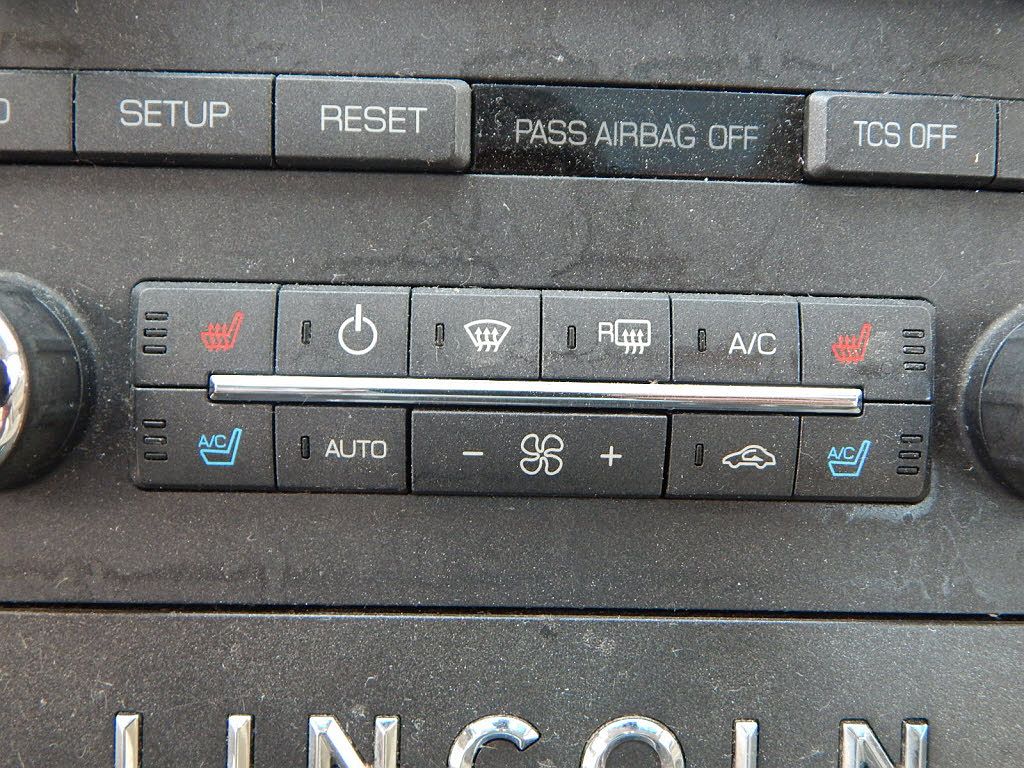 2012 Lincoln MKS null image 8