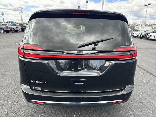 2021 Chrysler Pacifica Touring-L image 3