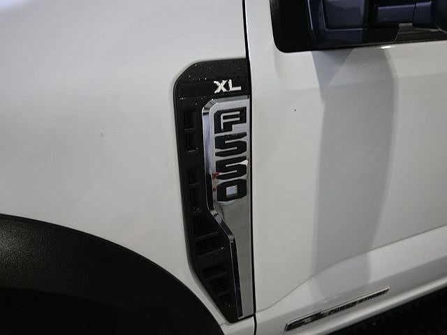 2023 Ford F-550 null image 1