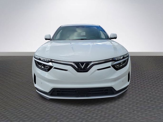 2025 VinFast VF8