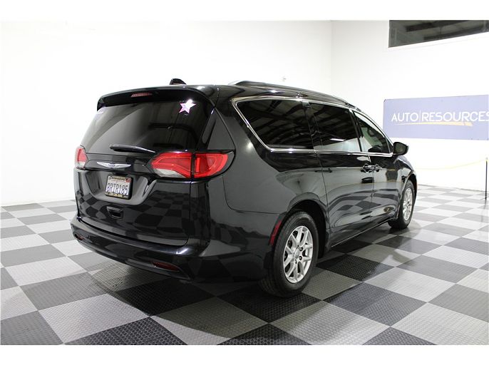 2020 Chrysler Voyager