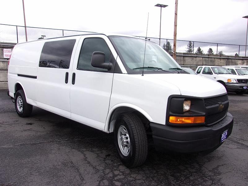 2011 Chevrolet Express 3500 image 0