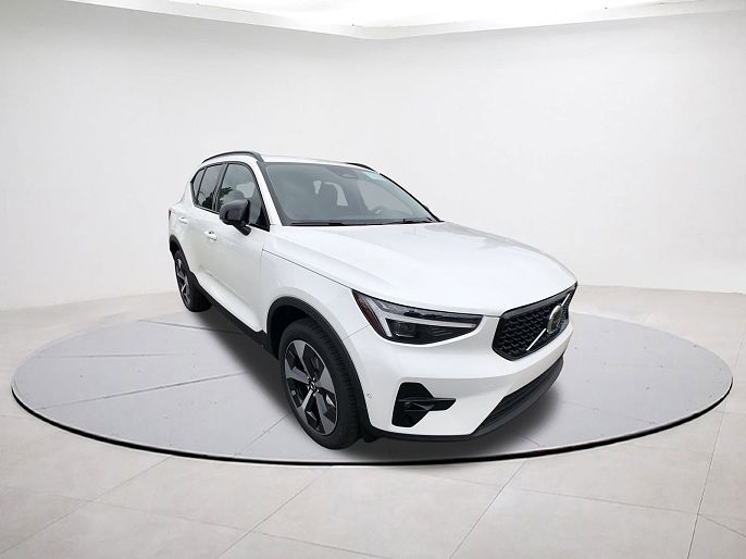 2026 Volvo XC40