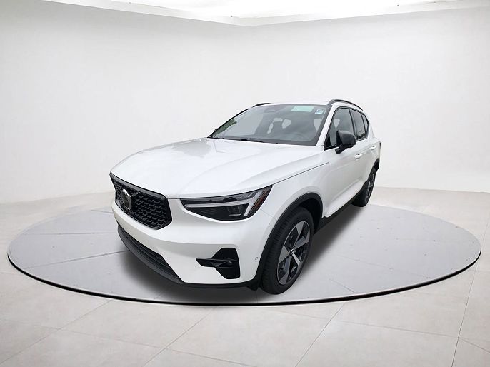 2026 Volvo XC40