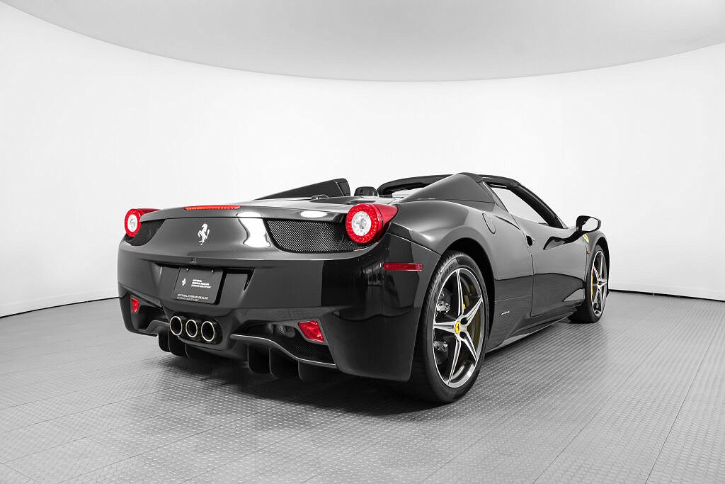 2015 Ferrari 458 null image 1