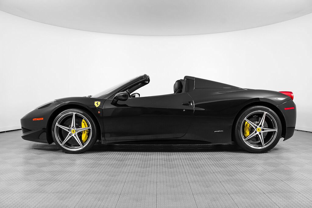 2015 Ferrari 458 null image 2