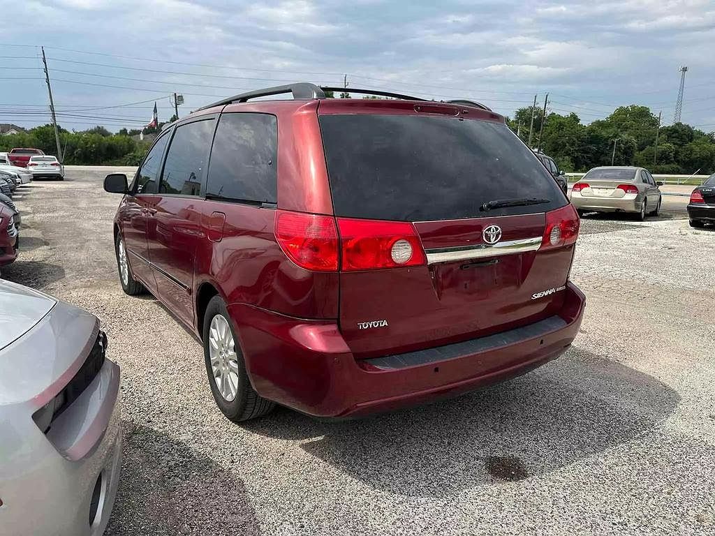 2007 Toyota Sienna XLE Limited image 1