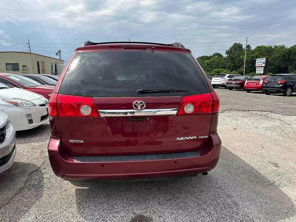 2007 Toyota Sienna XLE Limited image 2