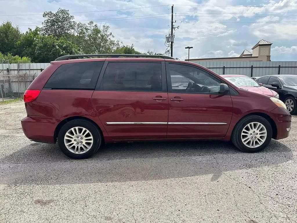 2007 Toyota Sienna XLE Limited image 4