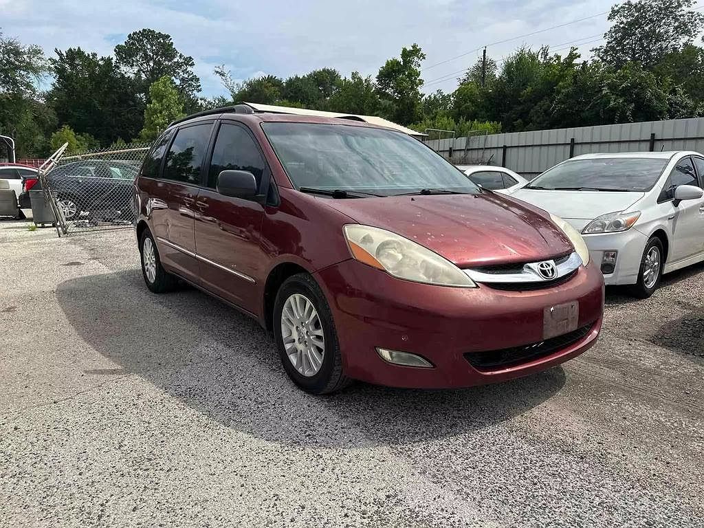 2007 Toyota Sienna XLE Limited image 5