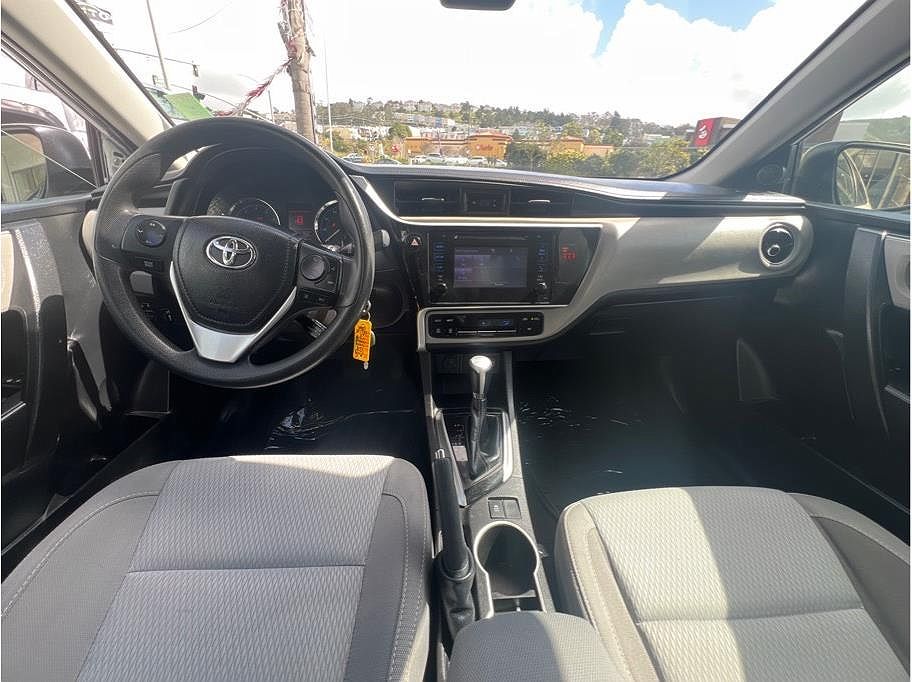 2018 Toyota Corolla LE image 11