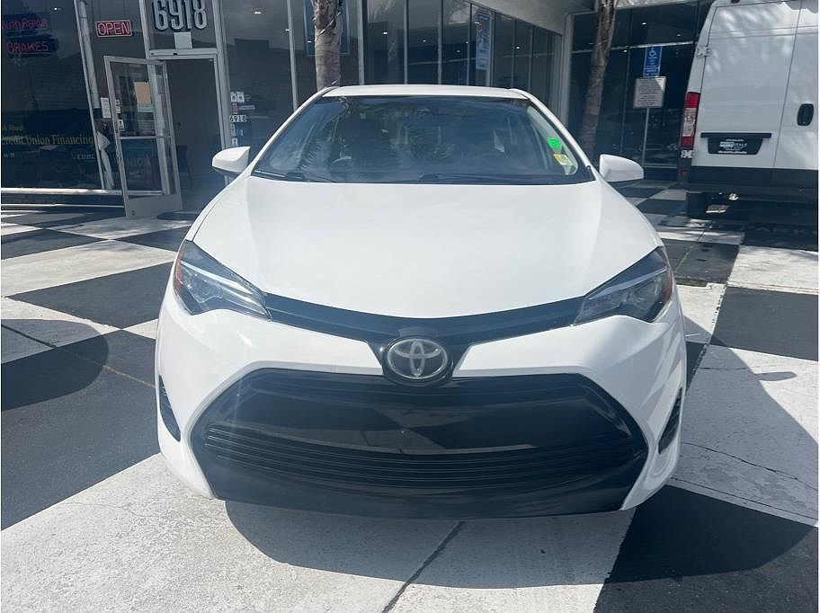 2018 Toyota Corolla LE image 1