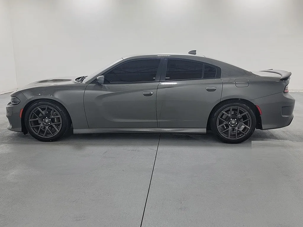 2018 Dodge Charger R/T image 3