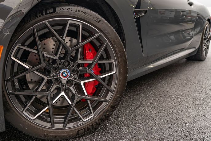 2023 BMW M8