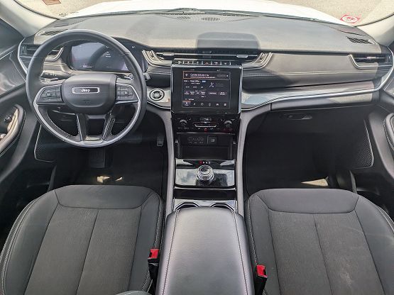 2022 Jeep Grand Cherokee Laredo photo 6