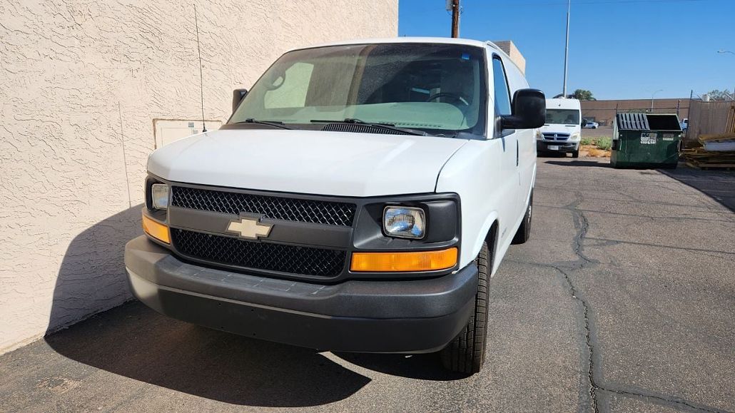 2005 Chevrolet Express 2500 image 0
