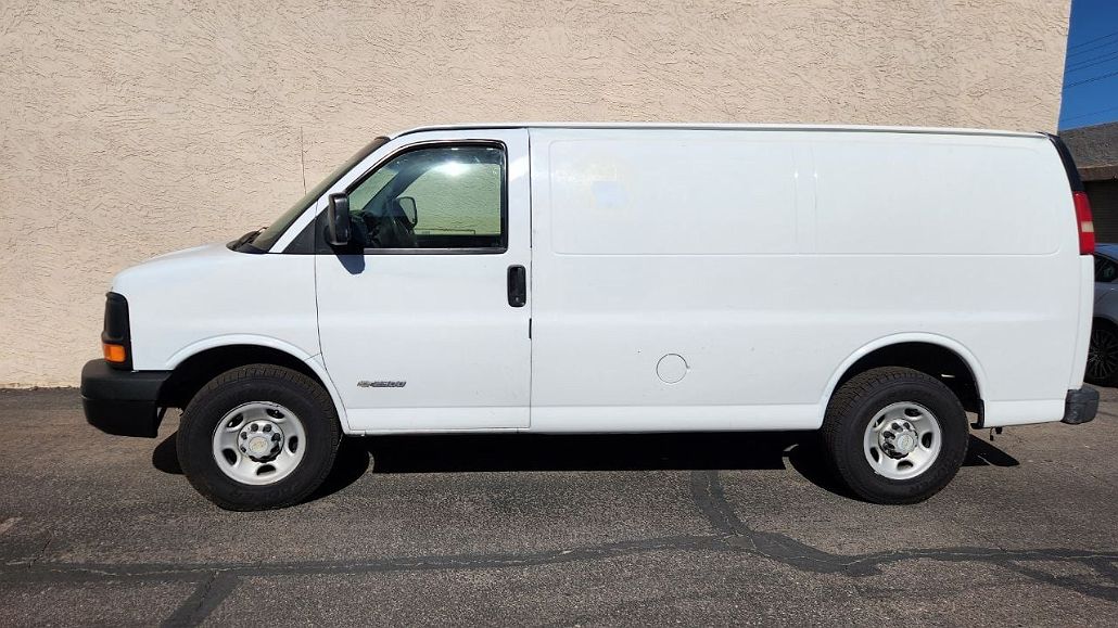 2005 Chevrolet Express 2500 image 3