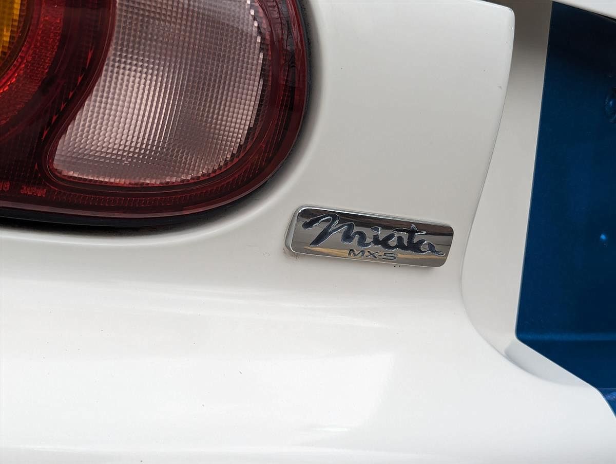 1999 Mazda Miata null image 34