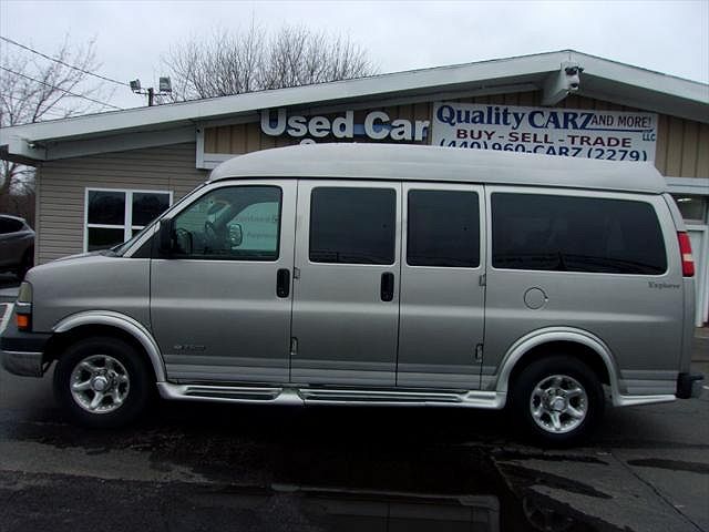 2003 Chevrolet Express 2500 image 0