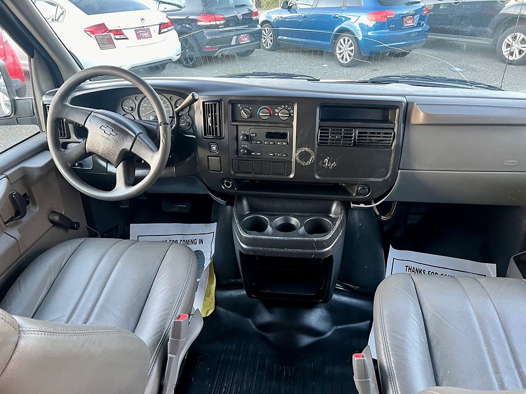2005 Chevrolet Express 1500 image 11