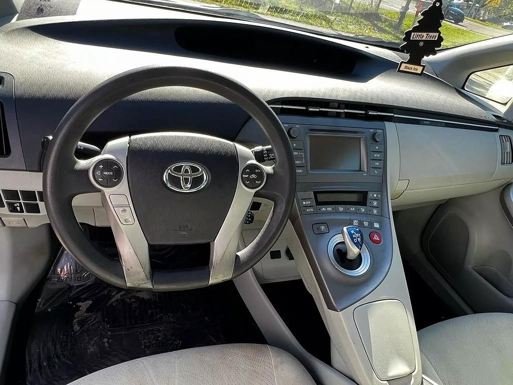 2012 Toyota Prius One image 5