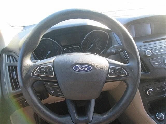 2015 Ford Focus SE image 28
