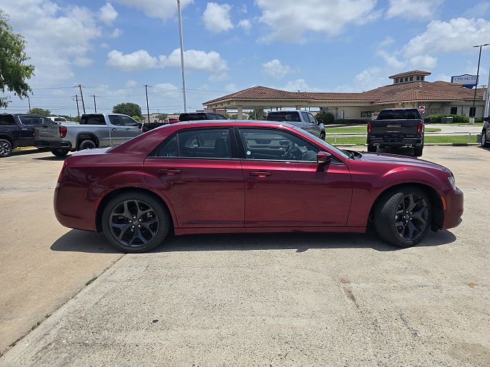 2021 Chrysler 300