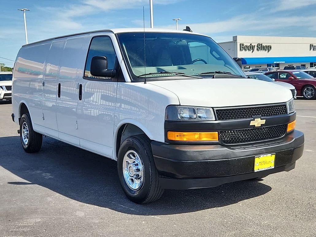 2022 Chevrolet Express 2500 image 2
