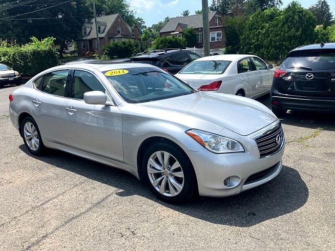 2011 Infiniti M56