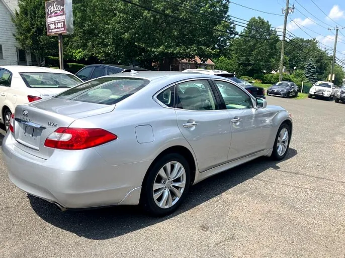 2011 Infiniti M56