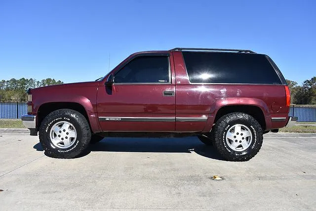 1995 Chevrolet Tahoe LS image 2