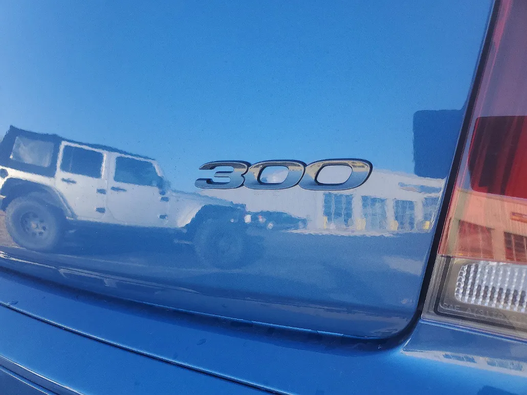 2023 Chrysler 300 Touring image 5