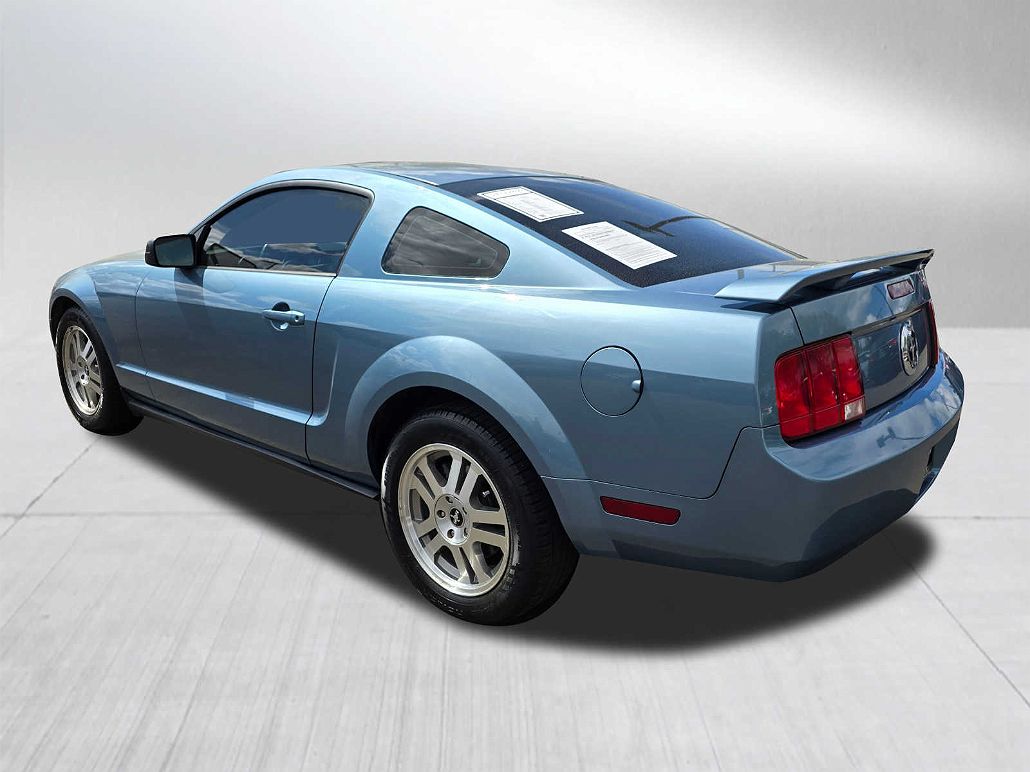 2005 Ford Mustang null image 2